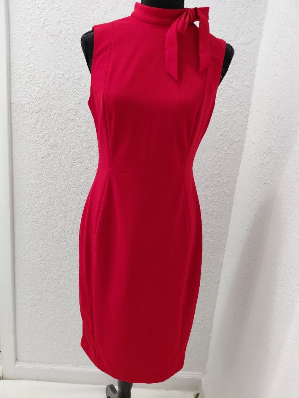 CALVIN KLEIN NECK BOW TIE S/LESS SHEATH DRESS, RED, SIZE 6